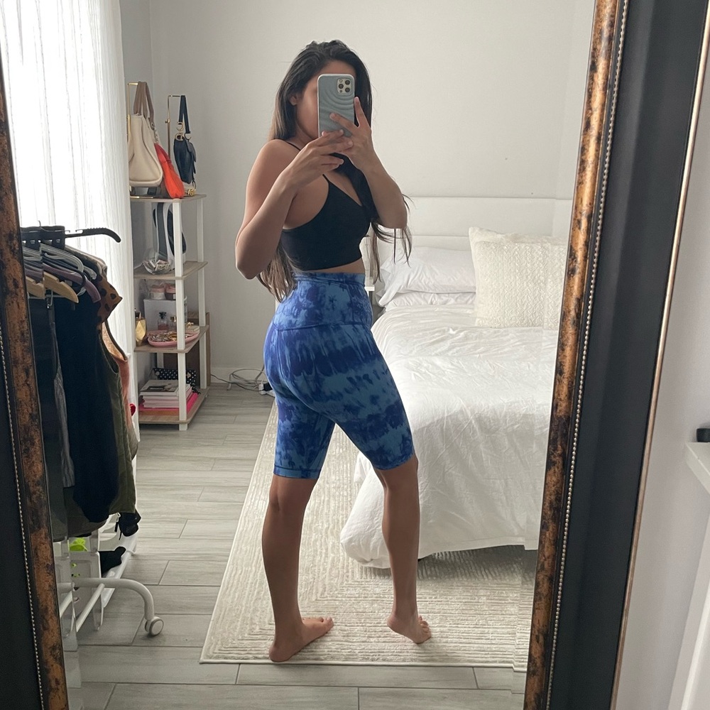 Lululemon Blue Tie-Dye High-Rise Biker Shorts | Size 2 - Picture 4 of 6